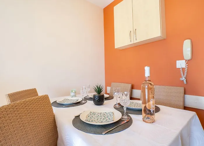 L'esquinade - J4 332 By Interhome * Saint-Raphaël