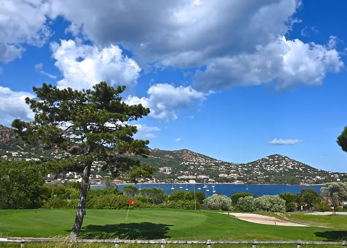 L'esquinade - J4 332 By Interhome Saint-Raphaël